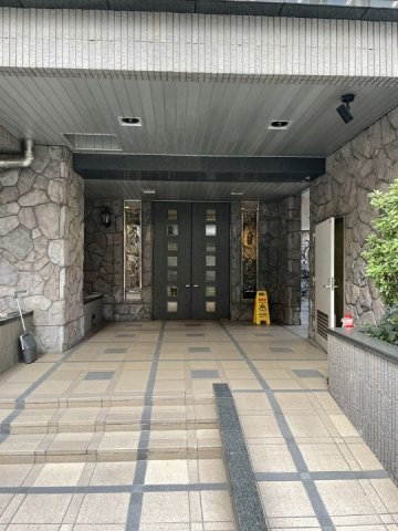ライオンズマンション御茶ノ水のエントランス|落ち着いたエントランスです