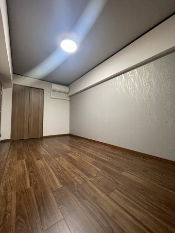 新栄シティハイツの洋室