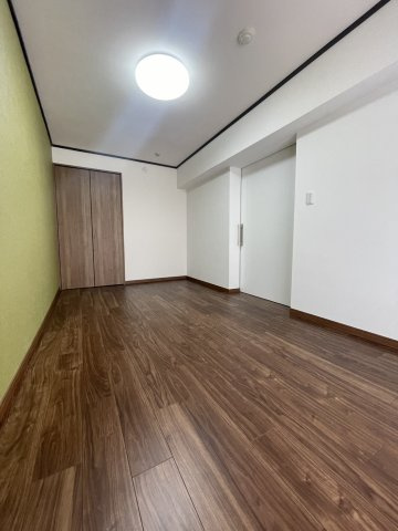 新栄シティハイツの洋室