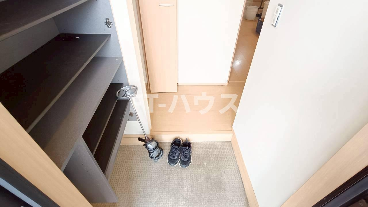 アンジュール芝山の玄関