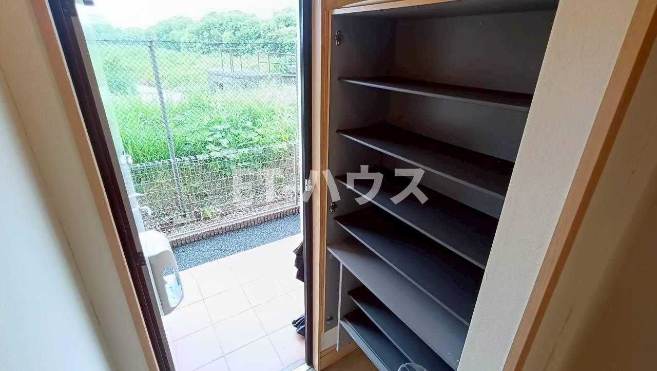 アンジュール芝山の玄関