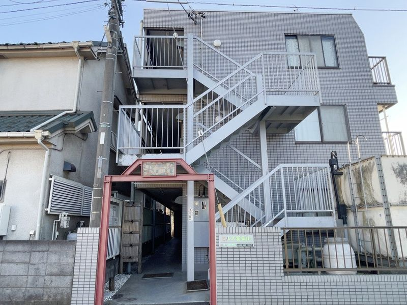 狭山市大字東三ツ木の賃貸マンションのエントランス