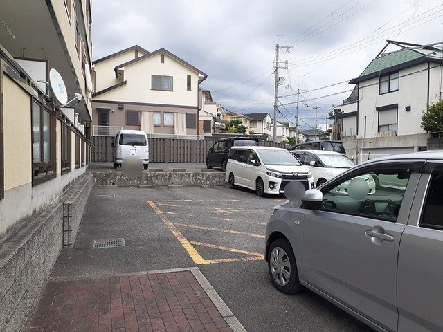 【駐車場】 | アレーゼＦ | 駐車スペースもあります