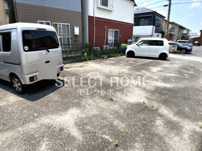 【駐車場】 | オレンジハウス | 駐車場に車を止められます