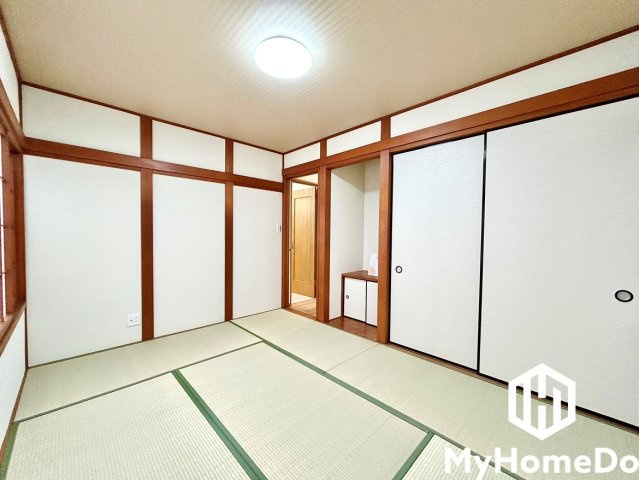 守山区元郷2丁目の前面道路含む現地写真|前面道路幅員約8.0mとゆったりとした広さがあるのでファミリーカー等の車の出入れも楽にできます