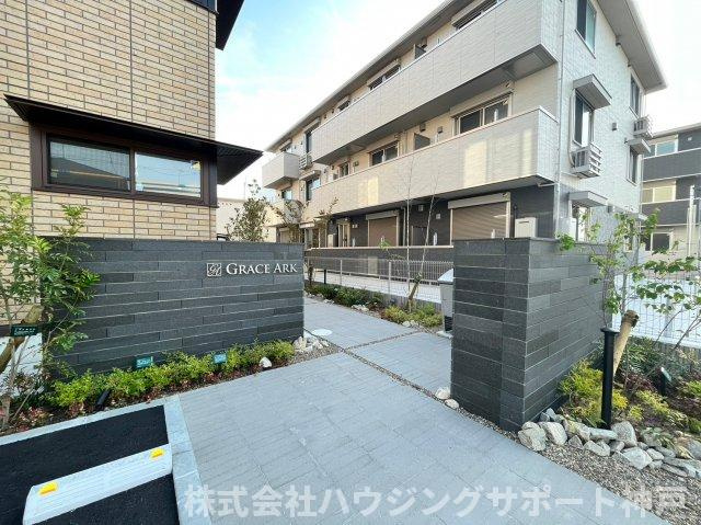 明石市大久保町大窪のアパートのエントランス