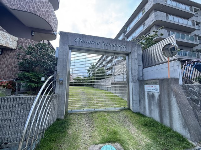 シャンブル仁左衛門のエントランス