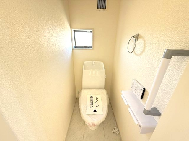 リーブルガーデンＳ第19渋川金井　2号棟のトイレ|【イメージ画像】2階トイレです。清潔感のある白を基調としています。