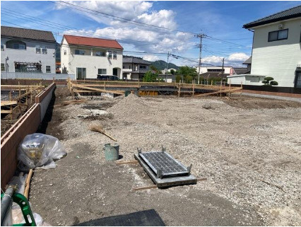 リーブルガーデンＳ第19渋川金井　2号棟の前面道路含む現地写真|現地写真です