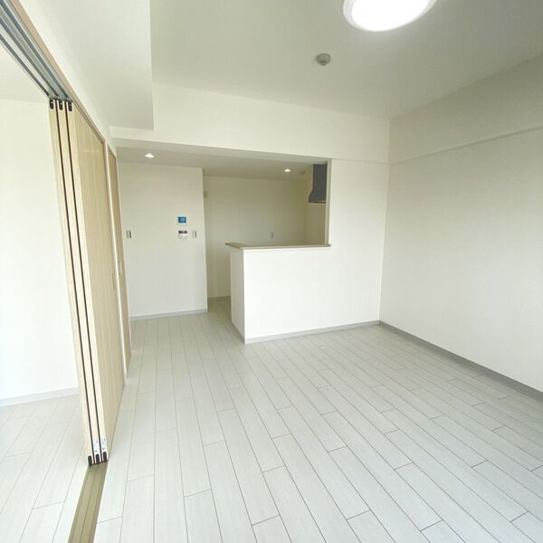 THE RESIDENCE SAKURAYAMA WESTの居間・リビング