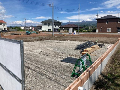 リーブルガーデンＳ第19渋川金井　4号棟の前面道路含む現地写真|現地写真です