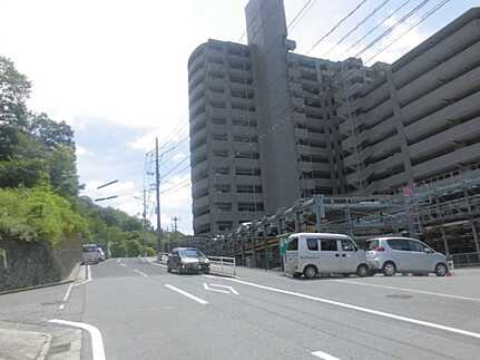 フローレンス井口台の駐車場