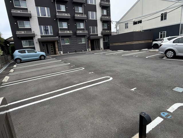 GLANZ　OF　DIMOAの駐車場