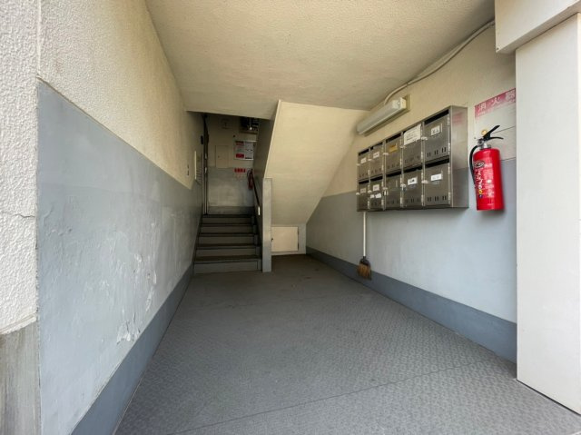 狩口台住宅26号棟のエントランス