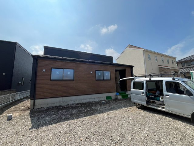 【Livele Garden】　古河市中田　第４　全2邸の外観|カースペース並列4台駐車可能♪
※車種によります
2026年8月撮影