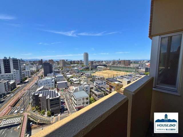 R8,8月リフォーム完了予定！サーラステージ古出来町の展望|高層階ならではの眺望が魅力のバルコニーは、朝日や夜景を楽しむ贅沢な空間。
心地よい風を感じながらリラックスできそうですね♪