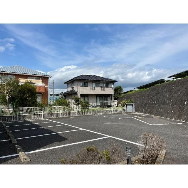 レオネクストコトーⅡの駐車場