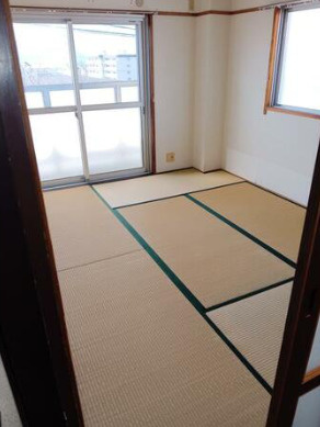 海峡ハイツの和室