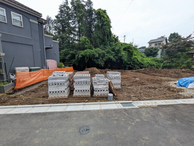 八王子市　寺田町　新築一戸建ての駐車場|～2台駐車可能カースペース～