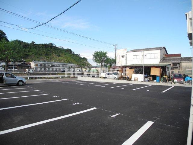 Reverent多良見の駐車場