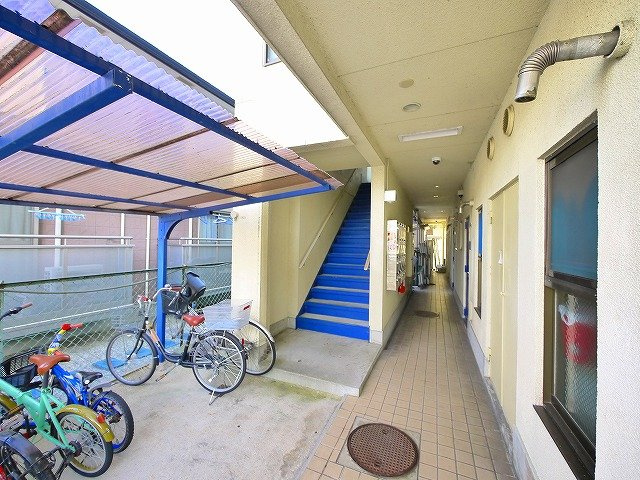 木村マンションのエントランス|階段まわり