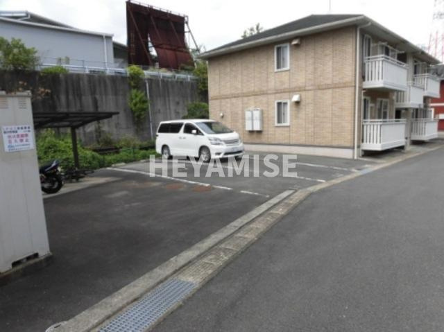 グランモア貝津B棟の駐車場