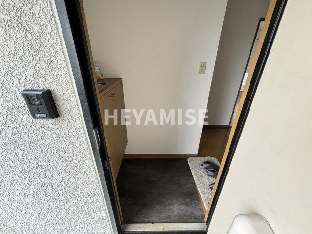 メゾンド山口の玄関