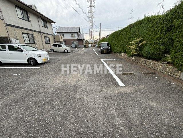 メゾンド山口の駐車場