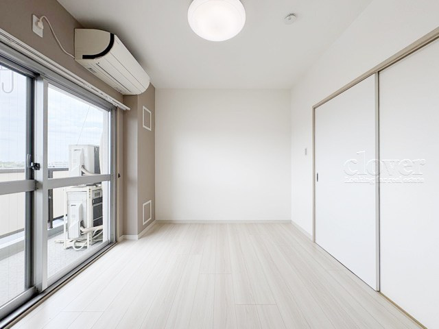 【子供部屋】 | 野方丸山ハイツ | 洋室2　窓から明るい光が差し込む洋室。ベッドを置いて個人居室にする場合は、多くの時間を過ごすことになる空間です。使い勝手や落ち着きを想像してください。～即日のご見学可能～　お問合せはお気軽にどうぞ。