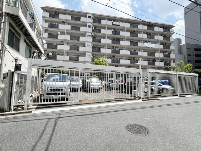 【現況写真】 | 野方丸山ハイツ | 外観と前面道路の様子。～即日のご見学可能～　お問合せはお気軽にどうぞ。
