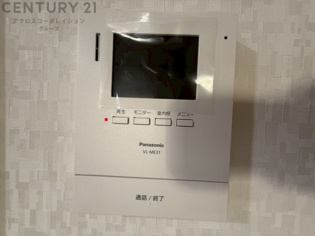 多数の調理器具を同時に使用でき、料理の効率化が可能。省エネで節約になり、様々な料理スタイルに適応できます。また、火力調整が独立しており、手入れや掃除もしやすく、今よりもっとお料理が楽しくなるかも。