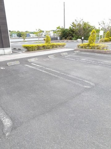 リバーサイド西浜Ａの駐車場