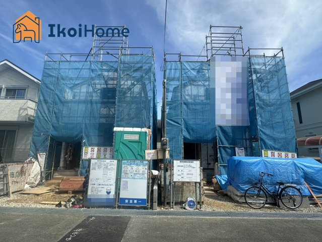 神戸市西区狩場台2丁目　全2棟　1号棟　新築戸建の前面道路含む現地写真|●年中無休：当日予約可●前面道路幅員約6.5ｍ、交通量少なめで安心の住環境♪高低差なく入出庫も楽々！
