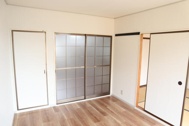 明るい洋間６帖