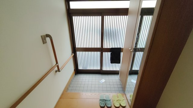 神戸市灘区上河原通３丁目戸建の玄関