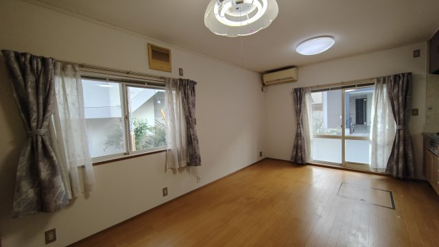神戸市灘区上河原通３丁目戸建の居間・リビング