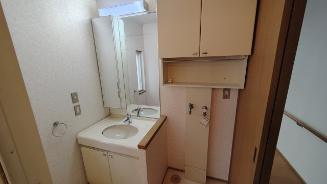 神戸市灘区上河原通３丁目戸建の洗面所