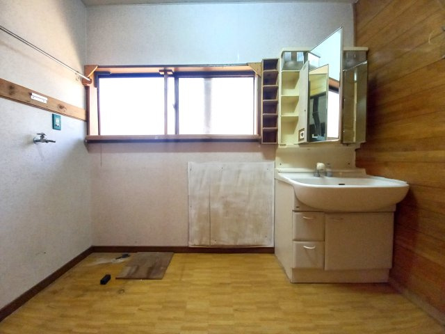 那須烏山市中古戸建の洗面所|洗面脱衣所も広めです