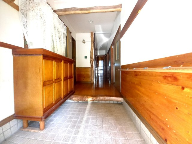 那須烏山市中古戸建の玄関|下足箱も完備