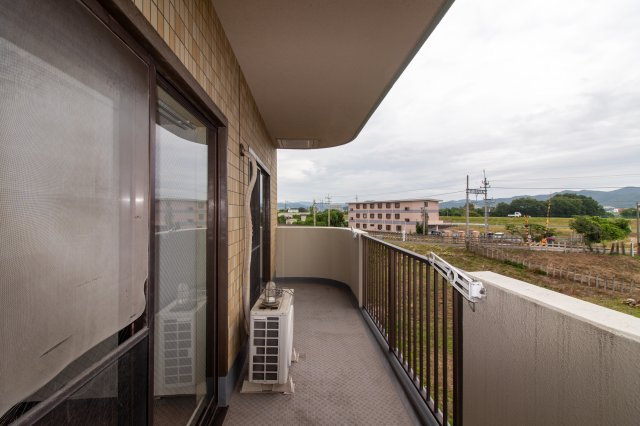 ズイコーアスピラントハイツ足利のバルコニー|お部屋の前に高い建物が無いので、風通し良く洗濯物も直ぐに乾きます。