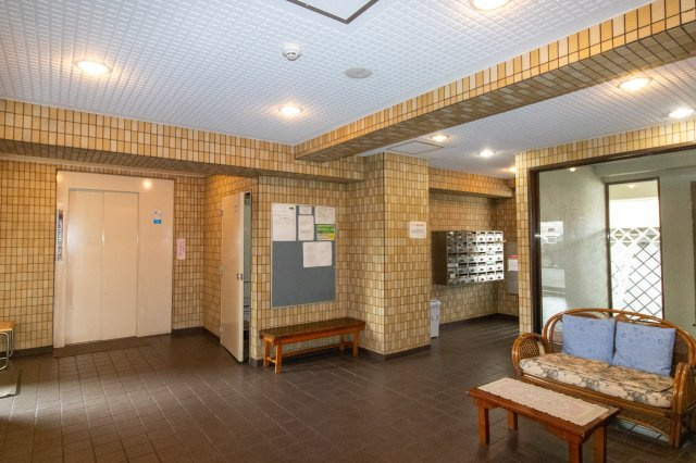 ズイコーアスピラントハイツ足利のエントランス|毎日通るエントランスは落ち着いた清潔です。
