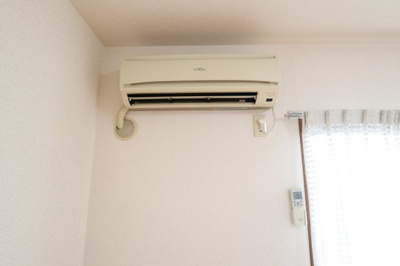 【設備】 | スターヴァレイⅡ | エアコン　※同建物ほかのお部屋の写真です。