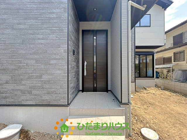 久喜市中妻2期　新築一戸建て　リガーレの玄関