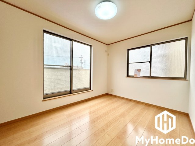 守山区脇田町の洋室|陽当たり、通風良好なので過ごしやすいお部屋となっております。