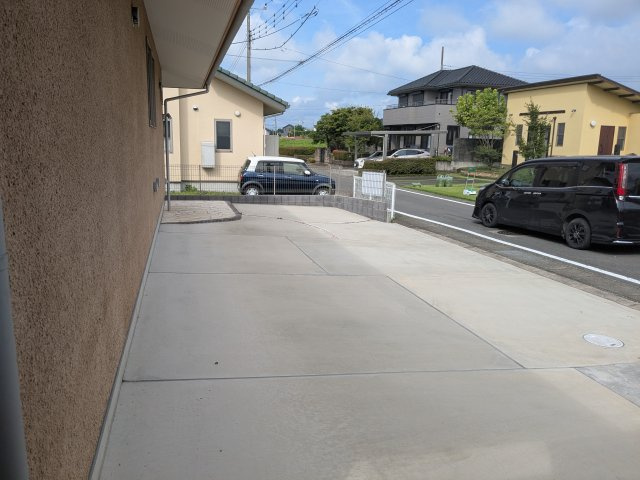 中古戸建　箕郷町矢原の前面道路含む現地写真