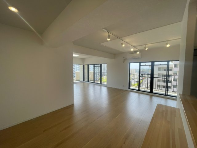 フラワーマンション花ヶ島壱番館の居間・リビング