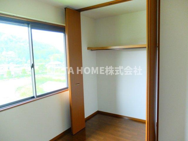 ピュアライフ　Ｃ棟の収納|大きなクローゼットは嬉しいですね♪