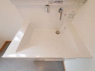 【独立洗面台】 | 笛吹市石和町今井 平成16年築 オール電化中古戸建 車4台 | ワイドシンク仕様の洗面台