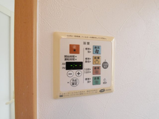 【その他】 | 笛吹市石和町今井 平成16年築 オール電化中古戸建 車4台 | 浴室換気乾燥機スイッチ