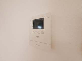 【防犯設備】 | 笛吹市石和町今井 平成16年築 オール電化中古戸建 車4台 | モニター付きインターフォン